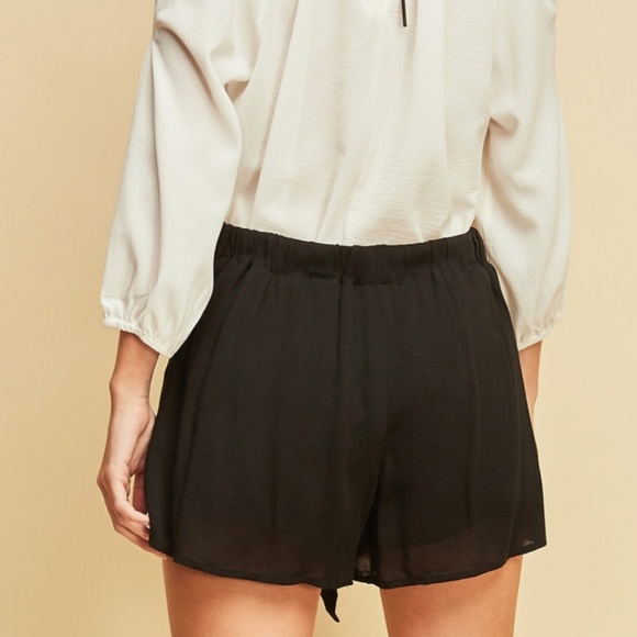 Gorgeous bold black wrap shorts - Picture 5 of 7